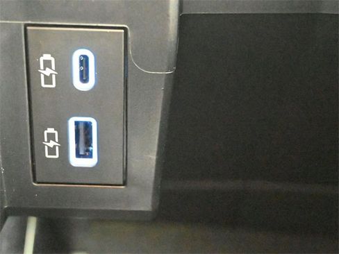 Used 2022 Toyota Sienna XLE image 9