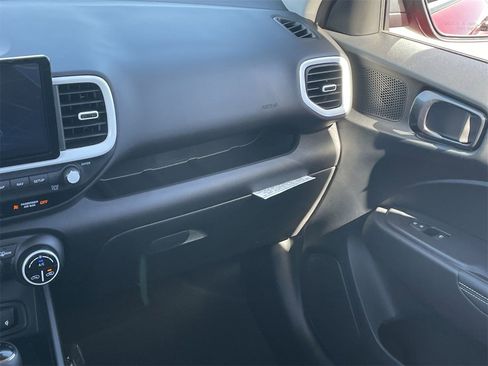 New 2025 Hyundai Venue Limited image 15