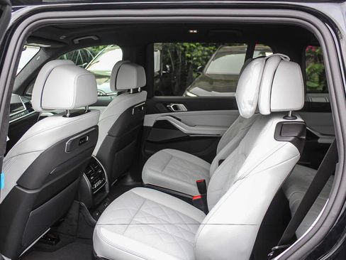 New 2027 BMW X7 xDrive40i w/ M Sport Package AWD/4WD image 17