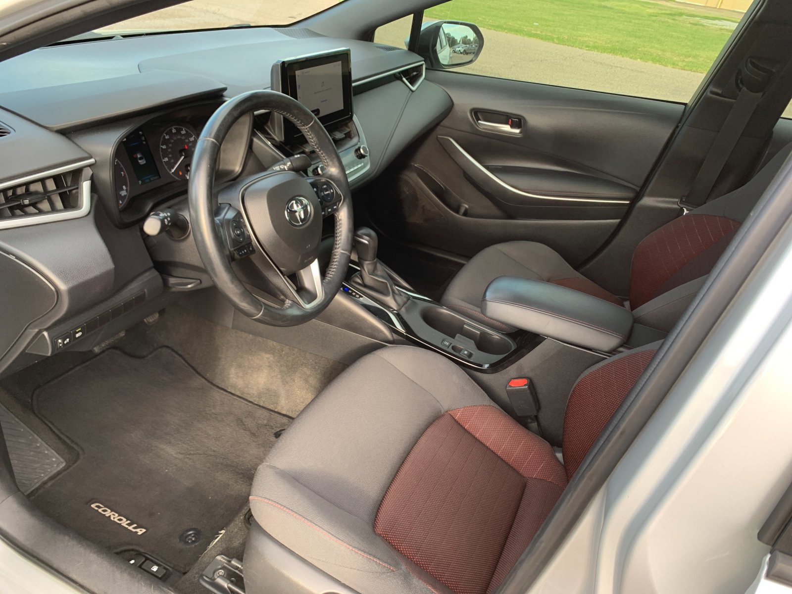 Used 2023 Toyota Corolla SE FWD image 12