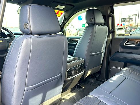 Used 2023 Chevrolet Silverado 1500 High Country w/ Technology Package image 17