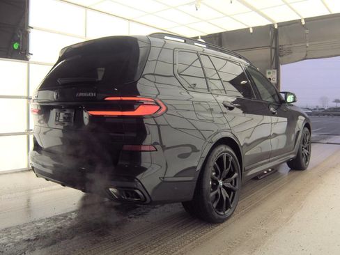 Used 2025 BMW X7 M60i image 4