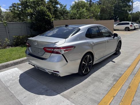 Used 2019 Toyota Camry XSE image 5