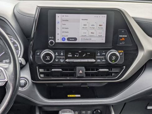Used 2023 Toyota Highlander XLE image 15