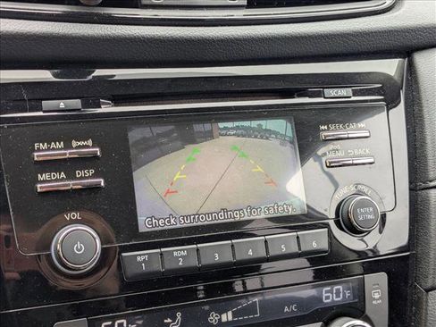 Used 2017 Nissan Rogue SV FWD image 9