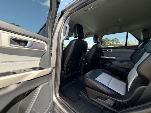 Certified 2022 Ford Explorer XLT w/ Equipment Group 202A image 22