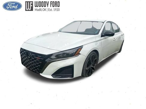 Used 2024 Nissan Altima 2.5 SR FWD image 2