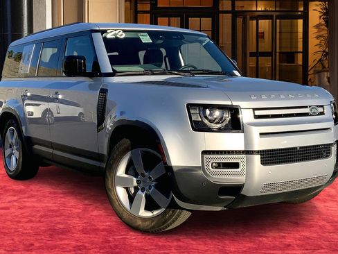 Used 2023 Land Rover Defender 130 SE image 2