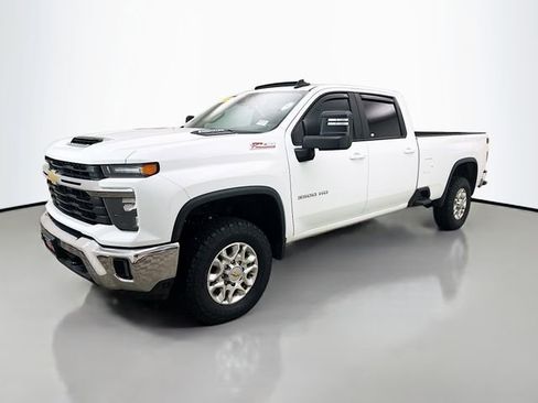 Used 2024 Chevrolet Silverado 3500 LT w/ Convenience Package image 3