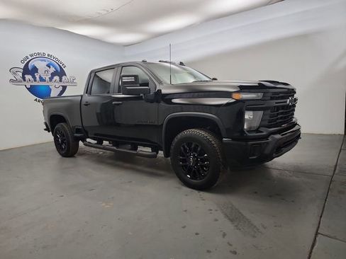 Used 2026 Chevrolet Silverado 2500 Custom w/ Custom Value Package AWD/4WD image 11