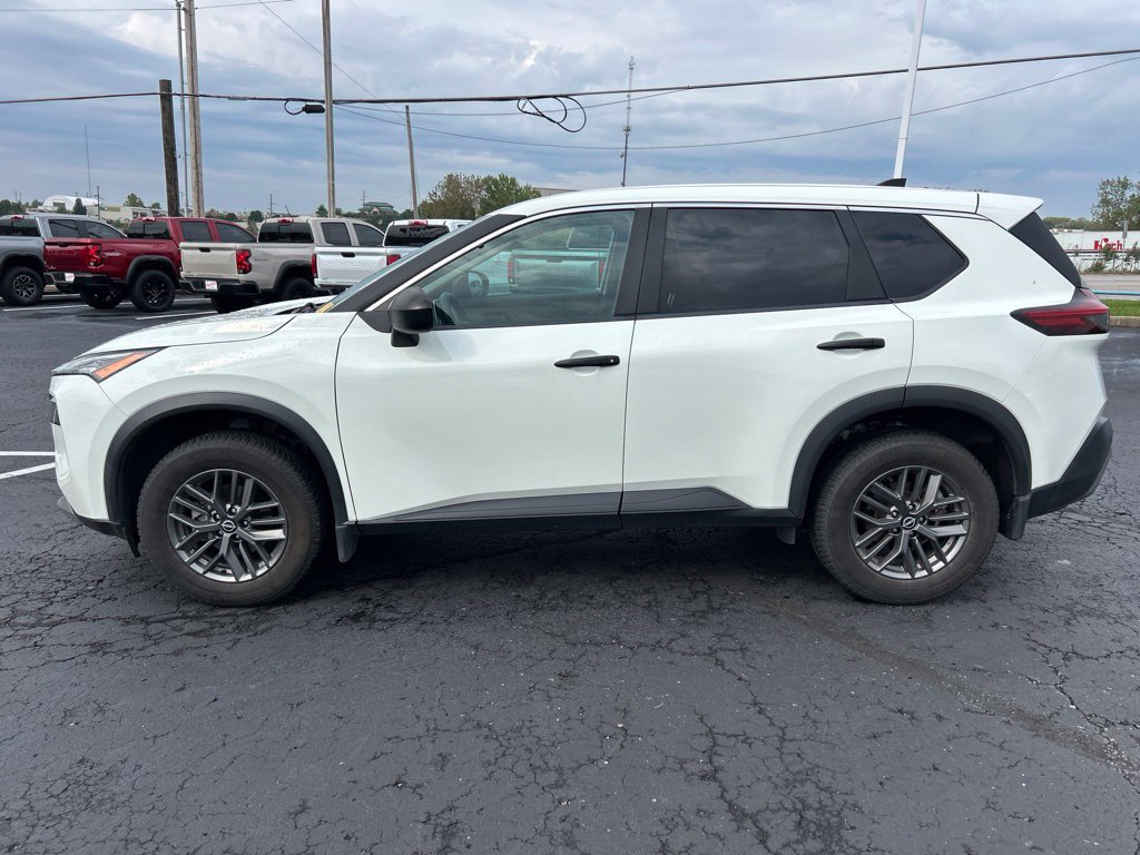 Used 2023 Nissan Rogue S AWD/4WD image 8
