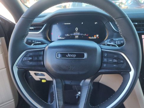 Used 2025 Jeep Grand Cherokee Limited image 8