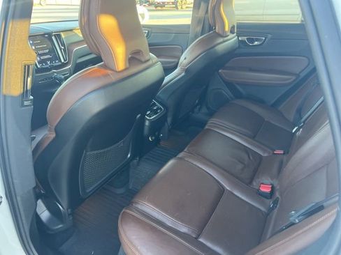 Used 2020 Volvo XC60 T6 Inscription w/ Protection Package Premier image 11
