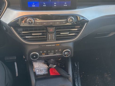 Used 2020 Ford Escape SE image 11