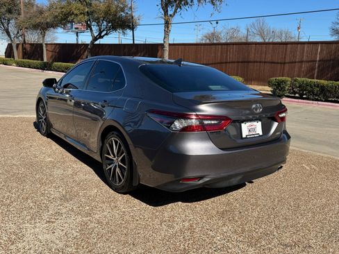 Used 2022 Toyota Camry XLE image 10
