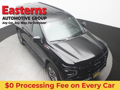 Used 2025 Chevrolet Suburban Z71 AWD/4WD image 3
