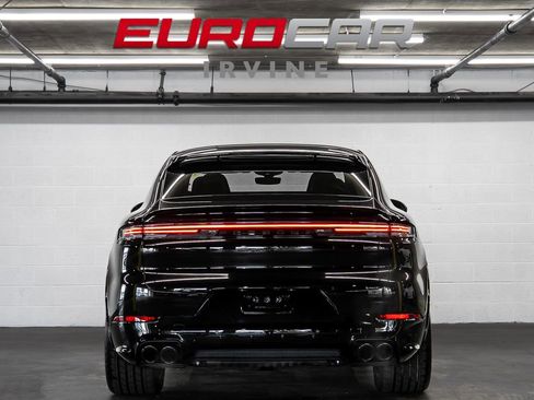Used 2025 Porsche Cayenne GTS AWD/4WD image 4