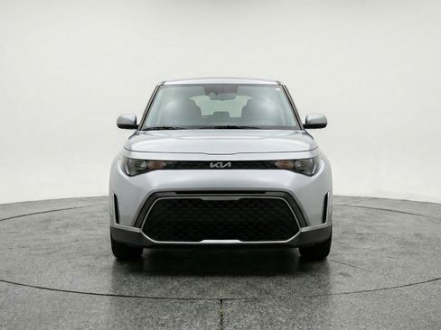 Used 2025 Kia Soul LX w/ LX Technology Package image 2