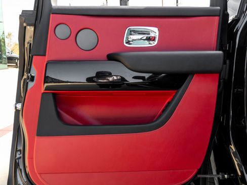 Used 2023 Rolls-Royce Cullinan image 42