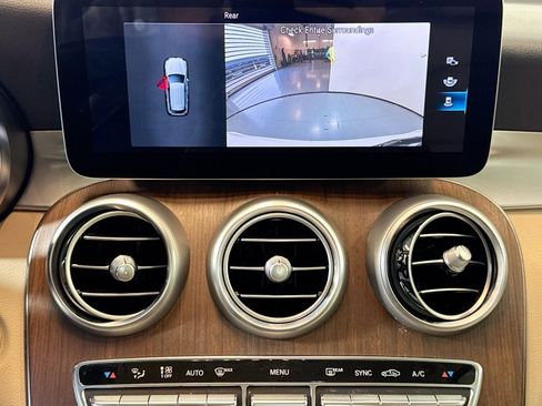 Used 2021 Mercedes-Benz GLC 300 image 14