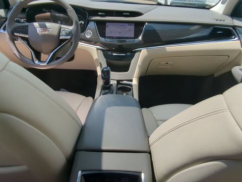 Used 2022 Cadillac XT6 Premium Luxury w/ Technology Package FWD image 21