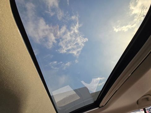 Used 2025 Nissan Sentra SV w/ SV Premium Package image 27