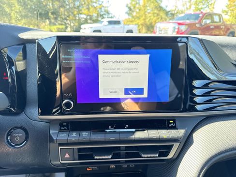 New 2025 Toyota Camry Hybrid FWD image 18