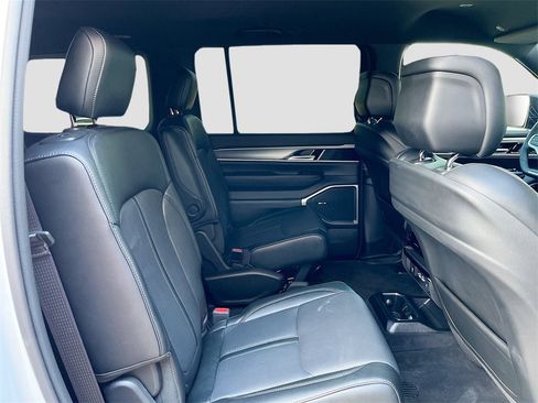 Used 2025 Jeep Wagoneer Series II image 29