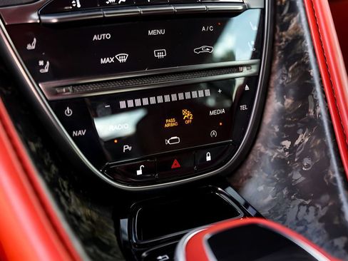 Used 2019 Aston Martin DBS Superleggera RWD image 19