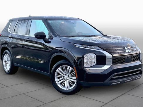 Used 2023 Mitsubishi Outlander ES FWD image 4