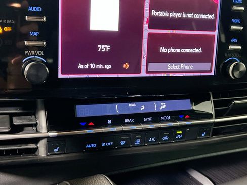 Used 2021 Toyota Sienna XSE FWD image 27