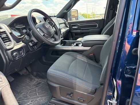 Used 2024 RAM 2500 Big Horn w/ Night Edition AWD/4WD image 9