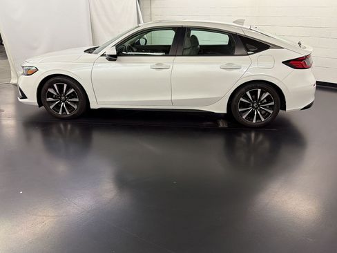 Certified 2024 Honda Civic EX-L image 2