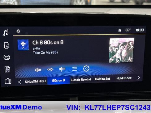 Used 2025 Chevrolet Trax LT w/ LT Convenience Package FWD image 34