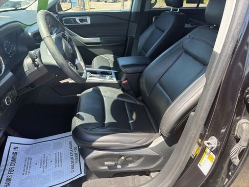 Used 2024 Ford Explorer XLT w/ Equipment Group 202A AWD/4WD image 24