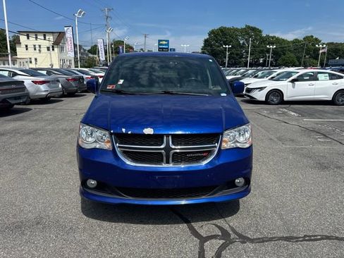 Used 2018 Dodge Grand Caravan SXT w/ Driver Convenience Group FWD image 2