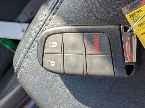 Used 2022 Jeep Compass Latitude AWD/4WD image 32