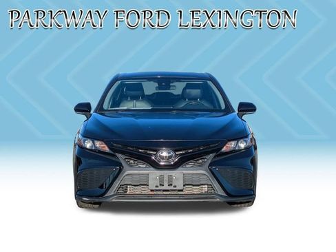 Used 2022 Toyota Camry SE image 5