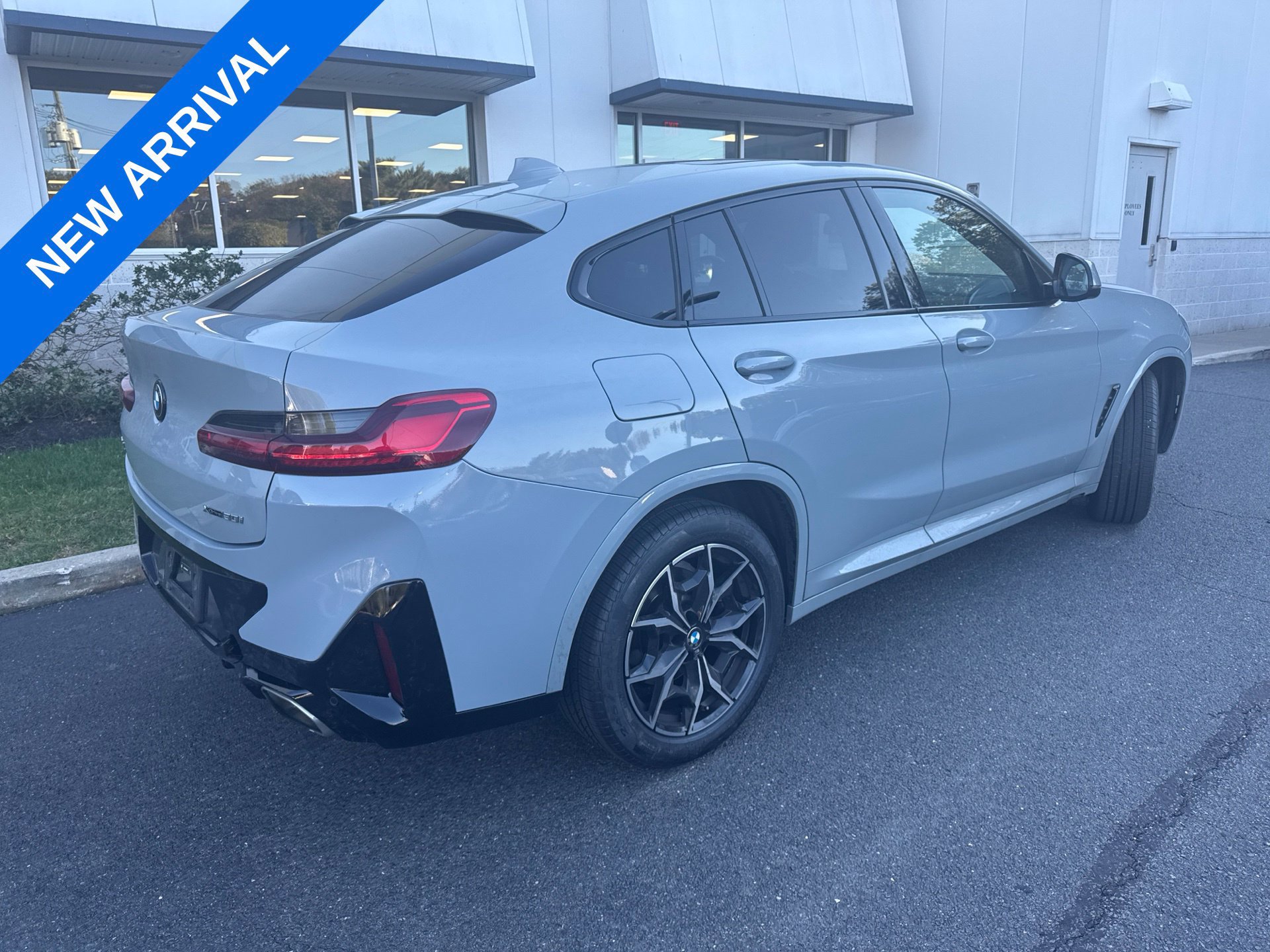 Used 2024 BMW X4 xDrive30i w/ M Sport Package AWD/4WD image 2