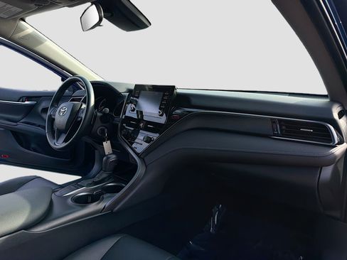 Used 2024 Toyota Camry SE image 5