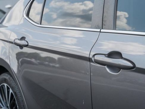 Used 2019 Toyota Camry SE FWD image 12