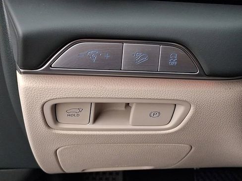 Used 2025 Genesis GV80 2.5T Prestige image 33