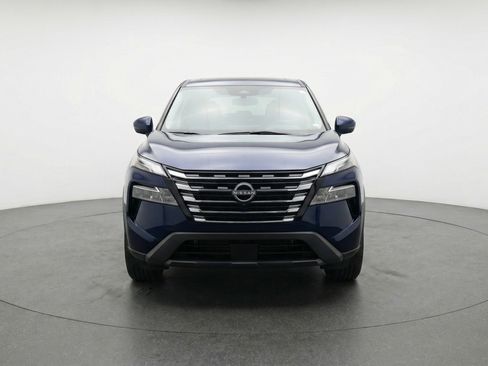 Used 2025 Nissan Rogue SV AWD/4WD image 2