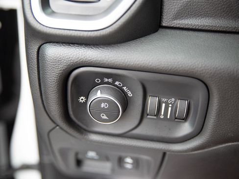 Used 2024 RAM 1500 Laramie image 18