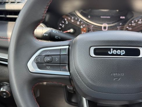 Used 2025 Jeep Compass Trailhawk AWD/4WD image 20