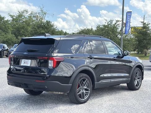 Used 2025 Ford Explorer ST-Line w/ ST-Line Street Pack AWD/4WD image 9