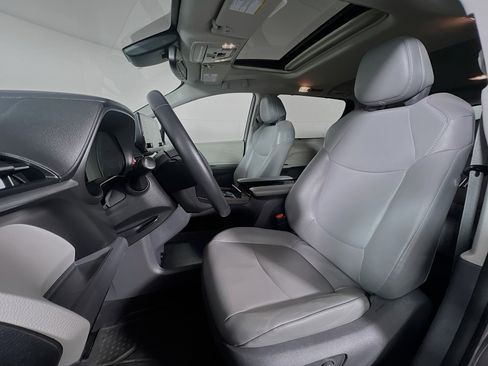 Certified 2021 Toyota Sienna XLE w/ XLE Plus Package AWD/4WD image 11