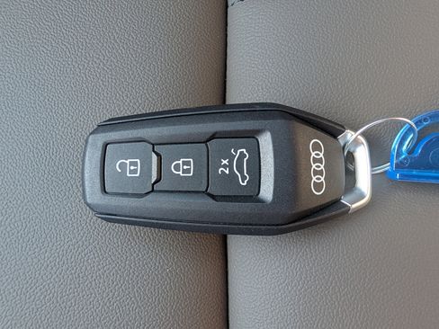 Certified 2025 Audi Q5 Premium w/ Convenience Package image 32