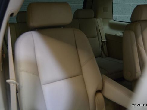 Used 2007 Cadillac Escalade AWD w/ Information Package image 18