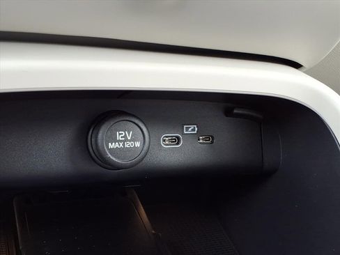 New 2026 Volvo XC40 B5 Plus w/ Protection Package Premier image 21